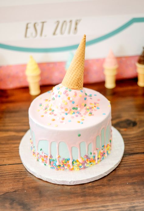 Cake For Ice Cream Theme, Ice Cream Inspired Cake, I’ve Cream Birthday Cake, Pastel Ice Cream Cake, Smash Cake Ice Cream Theme, Ice Cream Smash Cake First Birthdays, Ice Cream Party Cupcakes, Birthday Cake Ice Cream Theme, Ice Cream Birthday Party Food