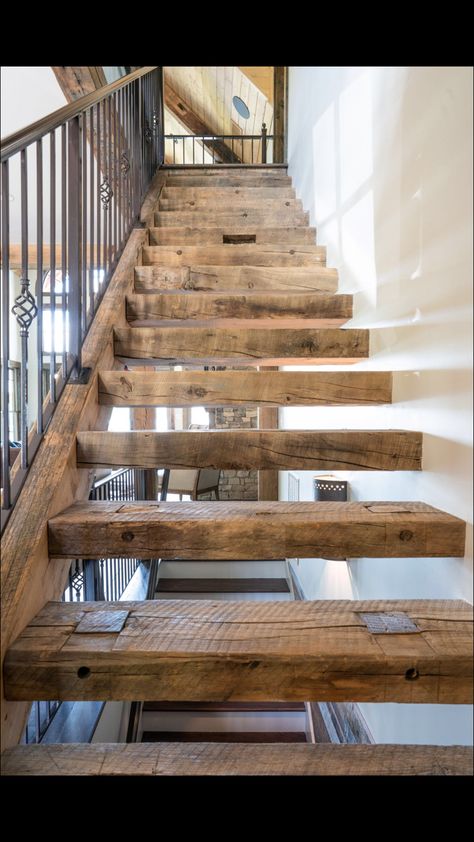 Barndo Stairs, Wooden Stairs Design, Rustic Staircase, Rustic Stairs, Country Style Living Room, Mountain Home Exterior, Rustic Lake Houses, Floating Stairs, Floating Staircase