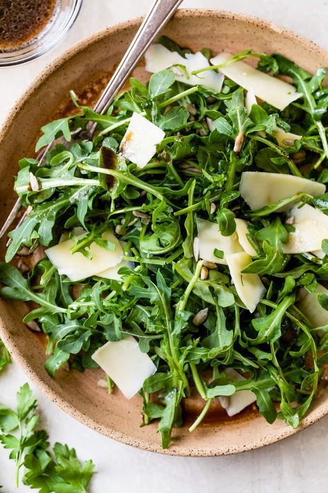 Arugula Salad – WellPlated.com Best Arugula Salad, Soup And Salad Combo, Apple Walnut Salad, Seafood Pizza, Holiday Meal Planning, Arugula Salad Recipes, Salads To Go, Salad With Lemon, Slow Cooker Pasta