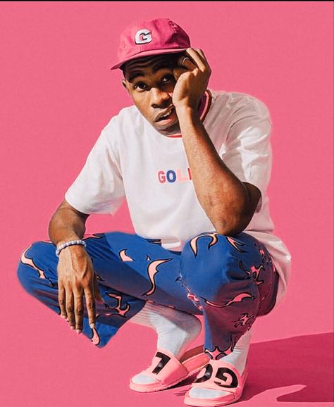 Y2k Photoshoot Ideas Men, Streetwear Photoshoot Ideas Studio, Tyler The Creator Photoshoot, Y2k Photoshoot Men, Retro Outfits Men, Man Editorial, Mens Outfits Streetwear, Tyler The Creator Outfits, Sportswear Chic