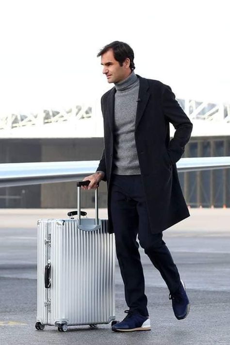 Federer Style, Tennis Rackets, Sport Tennis, Tennis Racquet, Roger Federer, Tennis Ball, Well Dressed Men, Mens Casual Outfits, Tennis Players