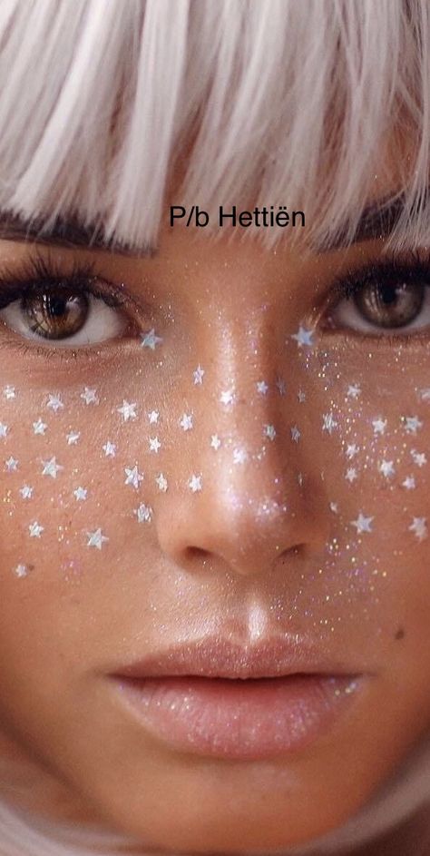 Sun Moon Stars Costume, Star Outfit Ideas, Sun And Moon Makeup, Moon Goddess Makeup, Boho Festival Makeup, Galactic Party, List Of Halloween Costumes, Makeup Carnaval, Witches And Warlocks