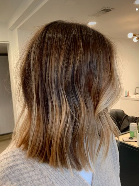 Dark Blond Shoulder Length Hair, Brown Blonde Mid Length Hair, Dark Blonde Balayage Medium Length, Fall Bronde Balayage Short Hair, Medium Length Bronde, Shoulder Length Hair Dirty Blonde, Dark Blonde Mid Length Hair, Dark Blonde Balayage Mid Length, Unstyled Short Hair