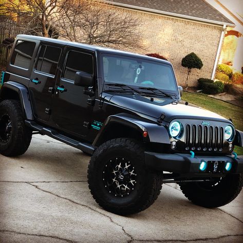 Jeep with Turquoise #jeepwrangler #turquoise #jeep #sahara Black And Blue Jeep Wrangler, Black Lifted Jeep Wrangler, Jeep Sahara Accessories, Black Jeep Sahara, Cute Jeep Accessories, Girl Jeep Wrangler, Turquoise Jeep, Cool Jeeps Wrangler, Jeep Customization