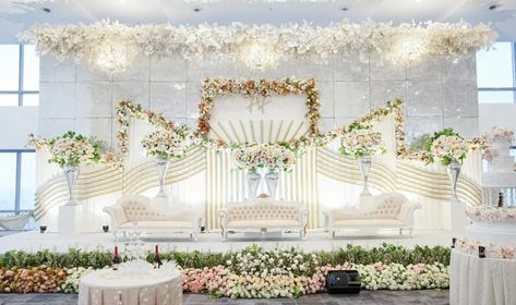 Pisilia Wedding Decoration | Wedding Decoration & Lighting in Jakarta | Bridestory.com Pelaminan Aesthetic, Ceiling Draping, Wedding Thanks, Wedding Backdrop Design, Page Decoration, Lily Wedding, Backdrop Wedding, Set Sofa, Wedding Top