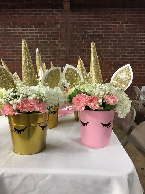 Unicorn Wedding Decorations, Unicorn Flower Centerpiece, Unicorn Party Centerpieces Diy, Unicorn Flower Arrangement, Unicorn Party Centerpieces, Unicorn Birthday Party Centerpieces, Unicorn Centerpiece Diy, Unicorn Table Centerpiece, Unicorn Birthday Centerpieces