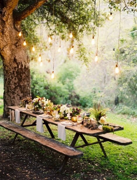 Beautiful rustic outdoor dining table perfect for an intimate spring or summer gathering. Meja Outdoor, Shed Inspiration, Victorian Steampunk Wedding, Outdoor Dinner, Steampunk Wedding, Have Inspiration, Table Set Up, Design Exterior, Garden Parties