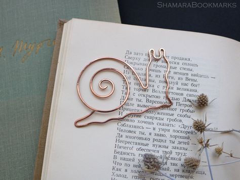 Wire Creatures, Bead Bugs, Wire Animals, Wire Bookmarks, Wire Projects, Barb Wire, Notebook Accessories, Steel Stamp, Metal Craft