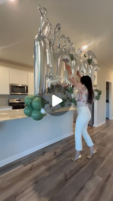 304K likes, 2,747 comments - morabrianda on April 4, 2024: "✨🏡 Behind-the-scenes setting up for another successful closing day! It’s not just about keys and contracts; it’s about creating lifelong memories and friendships with my clients along the way. Here’s to new beginnings and lasting connections! Let’s get you HOME! 🏡 ♥️ Brianda Mora Realtor 💙 Coldwell Banker Realty (512)698-7405 Shoutout to @lizas_beautiful_balloons (My Childhood Friend 💖🥰) #ClosingDayJoy #ClientBonding #RealEsta House Closing Outfit, Housewarming Party Balloons, Open House Balloon Ideas, Real Estate Closing Day, Housewarming Balloon Ideas, New Home Balloons, Closing Day Gift Ideas, Real Estate Launch Party Ideas, New Home Celebration Ideas