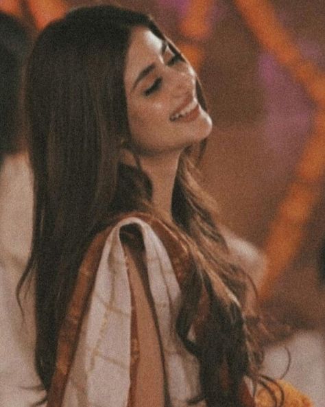 Arabian Princess, Indian Princess, Sajal Ali, Indian Photoshoot, Stylish Photo Pose, Fashion Photography Poses, Indian Aesthetic, Princess Aesthetic, Photography Poses Women