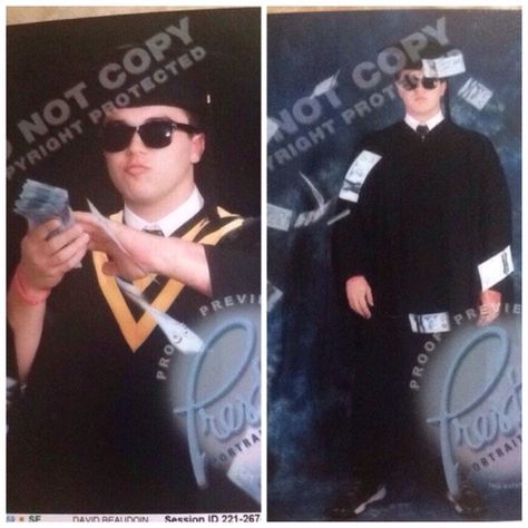 23 Graduation Photos That Are Just Awesome - Funny Gallery Graduation Pictures Business, Funny Graduation Photos, Funny Graduation Pictures, Business Major, Love Anniversary Quotes, Graduation Funny, Graduation Photoshoot, Graduation Photo, Love Anniversary