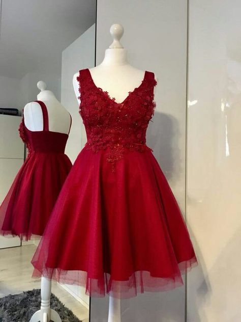 Red And Black Quinceanera Dama Dresses, Quince After Party Dress Red, Damas Red Dress, Red Quince Damas Dress, Dark Red Dama Dresses, Red And Black Dama Dresses, Red Quince Dama Dresses, Damas Outfits Quinceanera Red, Chambalans Outfits