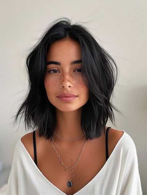 Lob Haircut 2024: Trendy and Versatile Styles for Every Hair Type Black Haircut Women, Short Winter Haircuts, Shoulder Length Haircut 2024, Short Dark Hair Aesthetic, Short Styled Hair, Trend Haircut 2024, Haircut Girl, Shirt Hair Haircut, Dark Haircut