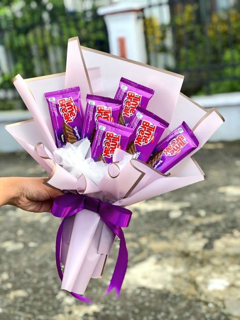 Bouquet Snack Diy Bucket Snack, Bucket Snack Simple, Bouquet Snack Aesthetic, Tutorial Buket Snack, Buket Snack Mini, Buket Snack Aesthetic, Snack Bouquet Ideas, Bouqet Snack, Snack Buket