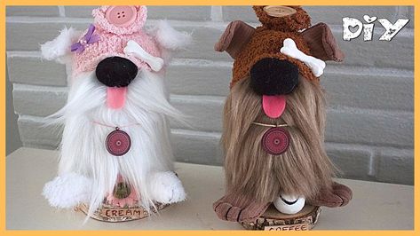 Learn how to make a gnome dog with a sock and a small piece of fur. They are Really cute❤️ Gnome Animals Diy, Cat Gnomes Diy How To Make, Animal Gnomes Diy, Dog Gnomes Diy How To Make, Gnome Puppy, Dallor Tree Diy, Dallor Tree, Dog Gnomes, Animal Gnomes