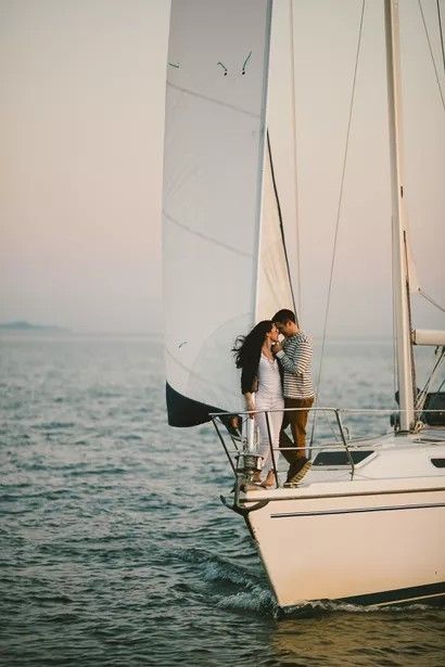 Coastal Couple, Boat Engagement Photos, Boat Engagement, Sailboat Wedding, Photo Romance, Boat Photoshoot, Sunset Sailing, Boat Wedding, Couple Engagement Pictures