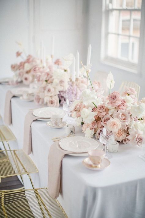 Bridal Shower Inspo, Shower Style, Contemporary Bridal, Spring Bridal Shower, Beautiful Tablescapes, Bridal Shower Inspiration, Bridal Table, Shower Inspiration, Pink Bridal Shower