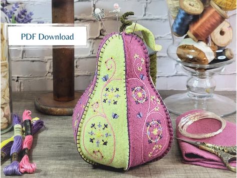 Embroidered Pincushion, Cushion Sewing, Felt Pincushions, Pdf Embroidery Pattern, Modern Embroidery Kit, Pin Cushions Patterns, Felt Crafts Patterns, Felt Crafts Christmas, Scissor Fob