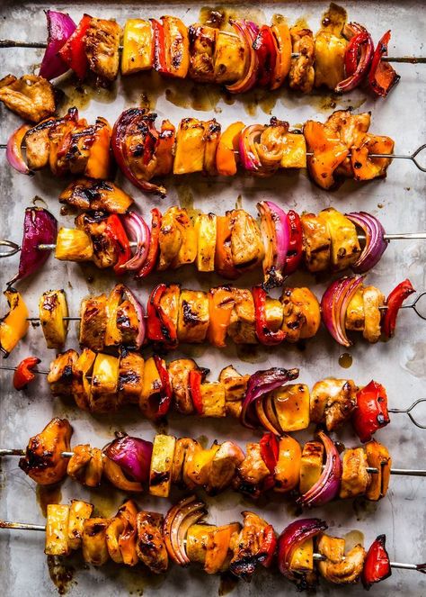 Tropical Bbq Party, Tropical Party Foods, Bbq Chicken Skewers, Tropical Dinner, Jelly Toast, Herbed Rice, Luau Party Food, Red Onion Recipes, Tropical Birthday Party