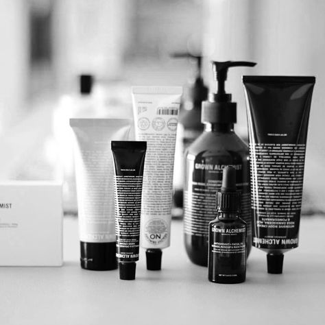 “Black & White via @hatrikkk #black #white #skincare #grownalchemist” Black And White Self Care Aesthetic, Skincare Aesthetic Black, Dark Skincare Aesthetic, Black And White Skincare Aesthetic, Black Clean Girl Skincare, White Skincare, White Instagram, Grown Alchemist, Skin Aesthetics