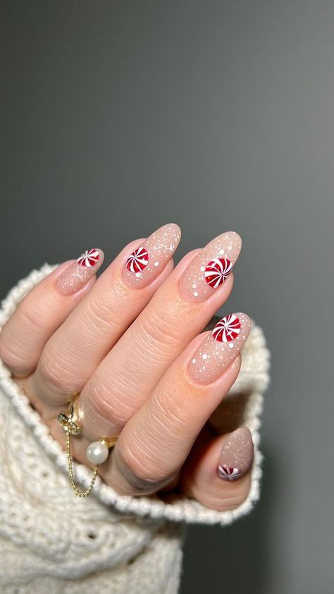 Christmas Candy Nails, Nail Noel, Candy Cane Nails, December Nails, Red Christmas Nails, Winter Nails Acrylic, Nagel Tips, Christmas Nails Easy, Christmas Gel Nails