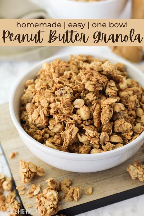 Bowl of granola Vanilla Granola Recipe, Peanut Butter Granola Recipe, Coconut Granola Recipe, Vanilla Granola, Homemade Nut Butter, Mediterranean Breakfast, Honey Granola, Vegan Granola, Healthy Granola