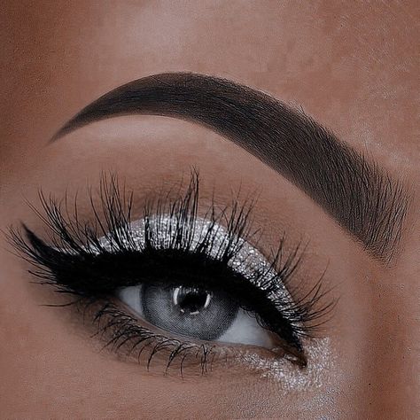 Grey Makeup Looks Prom, Makeup Ideas Sliver, Grey And Silver Eyeshadow, Black And Sliver Makeup Prom, Silver Brown Eyeshadow, Black And White Wedding Makeup, Black And Silver Homecoming Makeup, Eye Makeup For Black And White Outfit, Black And Glitter Eyeshadow