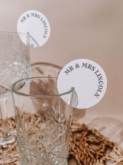 WeddingSignageUK - Etsy UK Black And White Retro, Drink Tags, Cricut Wedding, Minimalist Black And White, Wedding Tags, Wedding 2024, Wedding Drink, Retro Wedding, Unique Wedding Invitations