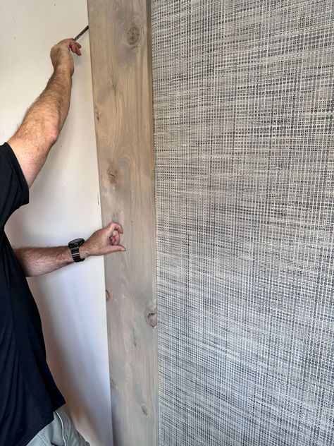 Installing Grasscloth Wallpaper for an accent wall in a Lake House Bedroom Grass Wallpaper Accent Wall, Grass Cloth Wallpaper Accent Wall, Beach House Accent Wall, Wood Plank Accent Wall, Grasscloth Wallpaper Bedroom, Nola House, Lake House Bedroom, Beach House Bedroom, Grass Wallpaper