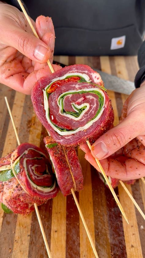 You have to try these delicious flank steak pinwheels | By Grilling with dad Flank Steak Pinwheels, Flank Steak Rolls, Steak Pinwheels, Steak Rolls, Cheese Spinach, Pinwheel Recipes, Grilled Steak, Sun Dried Tomatoes, Steak Dinner