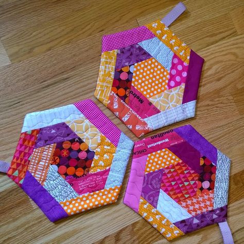 A Quilter's Table: Scraptastic Family Gift Exchange, Foundation Paper Piecing Patterns, Mug Rug Patterns, Quilted Potholders, Hexagon Quilt, Paper Piecing Quilts, Paper Piecing Patterns, Foundation Paper Piecing, Scrappy Quilts