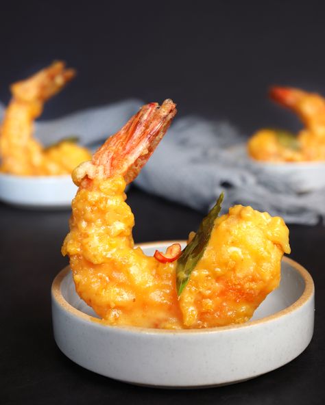 Salted Egg Yolk Prawns Prawn Photography, Salted Egg Shrimp, Shrimp Photography, Using Egg Yolks, Egg Yolk Recipe, Yolk Recipes, Egg Yolk Recipes, Custard Tarts, Salted Egg Yolk