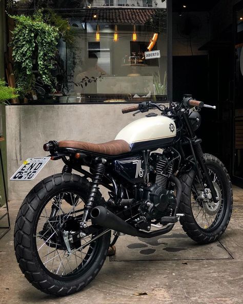 Brat Motorcycle, Modern Cafe Racer, Custom Bikes Cafe Racers, Brat Bike, Suzuki Cafe Racer, Cafe Racer Moto, Honda Scrambler, Motorcycle Yamaha, Tracker Motorcycle