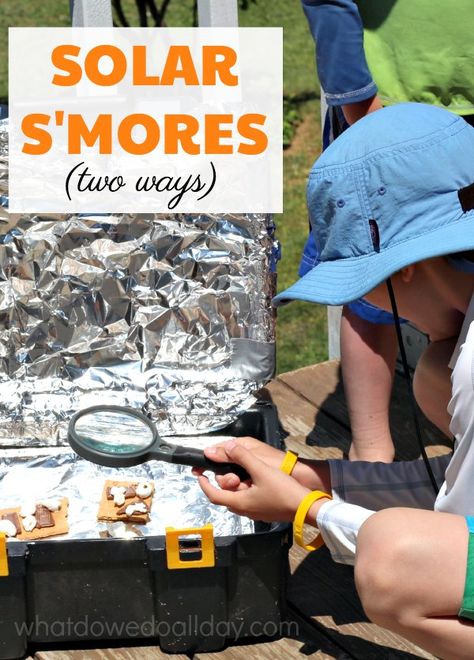 Make solar oven s'mores this summer. Fun outdoor science experiment for kids to learning about the power of the sun. We even made them two different ways! Marshmallow Experiment, Marshmallow Science, Melting Marshmallows, Summer Stem, Science Camp, Solar Oven, Summer Science, Stem Lesson, Simple Science