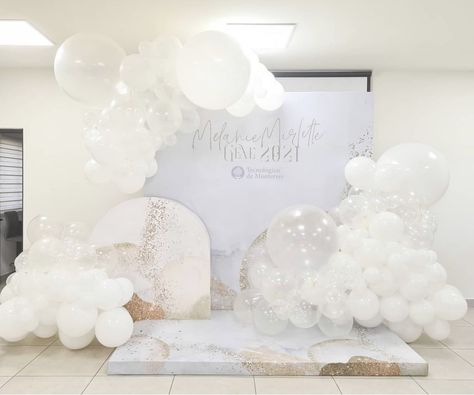 White Party Aesthetic, Bubble Party Theme, Deco Ballon, Bubble Party, Baby Event, 28th Birthday, White Balloons, Wedding Balloons, Balloon Decorations Party