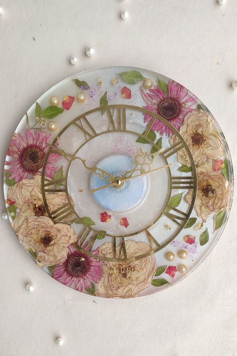 Resin Art Clock Design, Art Ideas Flowers, Resin Art Ideas, Resin Inspiration, Resin Watch, Clay Modelling, Floral Clock, Resin Clock, Clock Flower