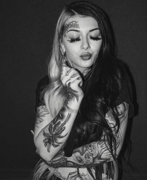 🖤🖤🖤🖤black xoxo gang boom ladyxo #ladyxo #tattoosleeve #la #newyorkcityfeelings #dop #ywnf #mtvunplugged @vh1 @dopemusicvideosinsta #a… Lady Xo, Xo Wallpaper, Gangster Clown, Surreal Tattoo, Playing Cards Art, Mtv Unplugged, The Lady, Couple Aesthetic, Couple Photography