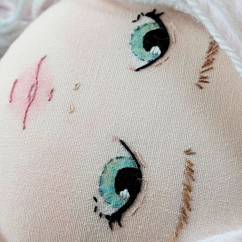 Embroidery Doll Face, Embroidered Doll Faces, Dolls Handmade Diy, Doll Face Paint, Doll Faces, Homemade Dolls, Cute Sewing Projects, Sewing Stuffed Animals, Rag Dolls Handmade