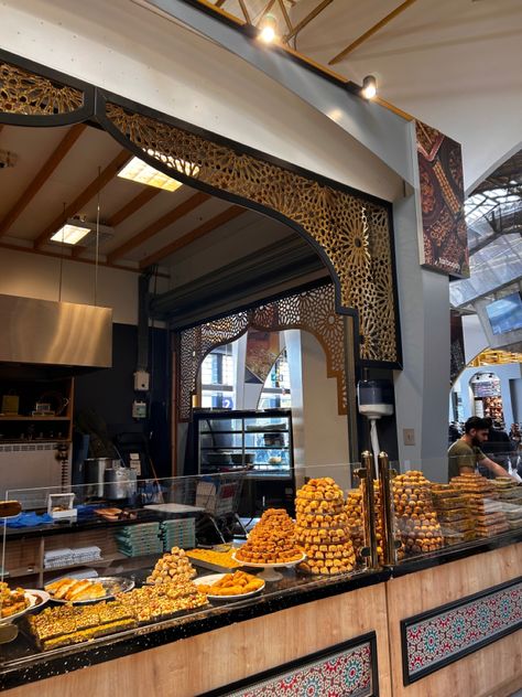 sweets, dulces, arab cookies, arab market, arab aesthetic Arabic Bakery Design, Middle Eastern Cafe Interior, Arab Cafe Design, Arab Cookies, Arabic Restaurant Design, Arabic Cafe, Bread Station, Turkish Bakery, Arab Restaurant