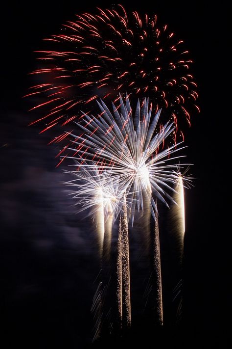 Feuerwerk Himmel Silvester - Kostenloses Foto auf Pixabay Beach Fotos, Beautiful Backgrounds, Baddie Outfits Casual, Fireworks, Happy New, Happy New Year, Red And White