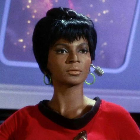 Nyota Uhura "Memory Alpha, the Star Trek" Uhura Costume, Uhura Star Trek, Star Trek Gifts, Nichelle Nichols, Happy Birthday Today, Mr Spock, Star Trek Original Series, Star Trek Characters, Star Trek Original