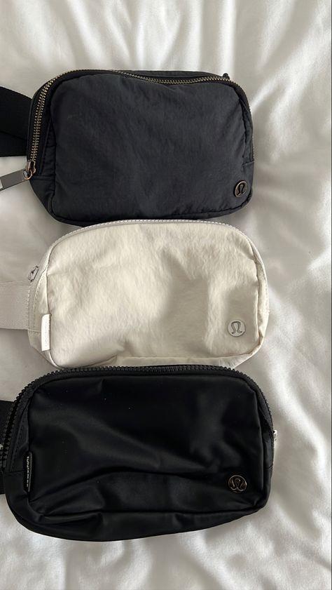 Lululemon Phanny Pack, Cross Body Bag Lululemon, Lululemon Bag Aesthetic, Lulu Lemon Bag Outfit, Lulu Lemon Crossbody Bag, Lululemon Belt Bag Aesthetic, Tik Tok Pics, Fanny Pack Essentials, Lulu Lemon Aesthetic