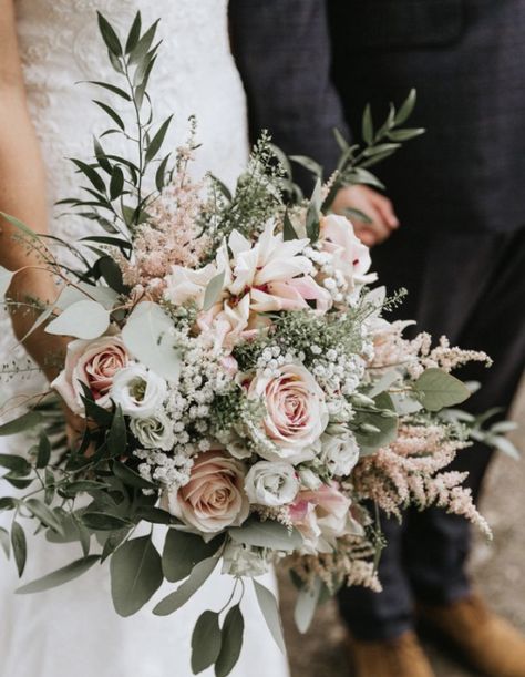 Red Wedding Flowers Bouquet, Rustic Wedding Flowers Bouquet, Rustic Bridal Bouquet, Rustic Wedding Decor Diy, Blush Bouquet Wedding, Simple Wedding Bouquets, Red Wedding Flowers, Rustic Wedding Bouquet, Rustic Bouquet