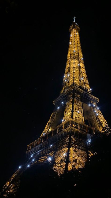 City Lights Paris, Paris City Of Lights, Paris Effil Tower Wallpaper, Effile Tower Wallpaper Night, Paris Lights Aesthetic, Pairs At Night, Paris Night Aesthetic Wallpaper, New Years In Paris, Effiel Tower Aesthetic