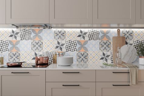 Kitchen Tiles Moroccan, Virtuvės Interjeras, Kitchen Tiles Ideas Wall, Kitchen Wall Tiles Ideas Modern, Patchwork Tiles Kitchen, Modern Kitchen Tile Floor, Kitchen Tile Floor, Kitchen Wall Tiles Backsplash, Floor Design Ideas