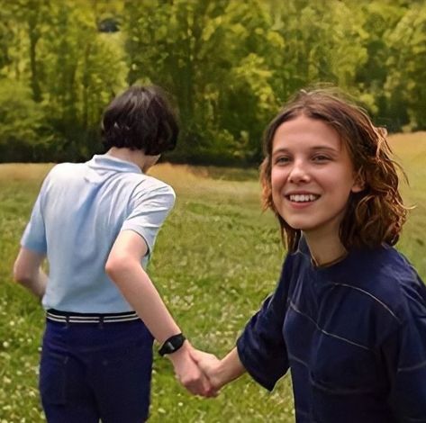 Stranger Things Screencaps, El And Mike, Mike And Eleven, Stranger Things Mike, Tv Show Couples, Stranger Things Quote, Stranger Things Actors, Eleven Stranger Things, Finn Wolfhard