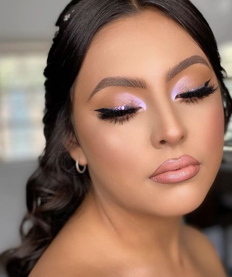 Makeup Looks Light Purple, Lilac Dress Makeup Look, Makeup Ideas For Lilac Dress, Natural Glitter Makeup Looks, Purple Quince Eye Makeup, Quince Makeup Purple And Gold, Lavander Makeup For Quince, Purple Quince Makeup Ideas, Quince Makeup For Purple Dress