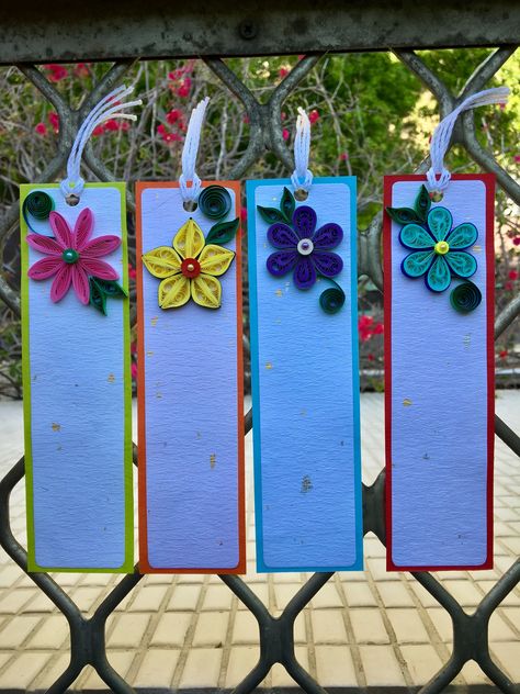 Quilled Bookmarks, Floral Quilling, Quilling Videos, Quilling Dolls, Handmade Bookmarks Diy, Diy Wire Earrings, Quilling Work, Quilled Paper Art, Creative Bookmarks