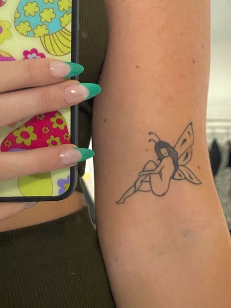 Pixie fairy tattoo inspo dainty small simple Cute Small Fairy Tattoos, Small Faerie Tattoo, Simple Fairy Tattoo, Tiny Fairy Tattoo Simple, Dainty Tattoos Fairy, Dainty Fairy Tattoo Outline, Small Star Tattoos, Fairy Tattoo Designs, Sharpie Tattoos