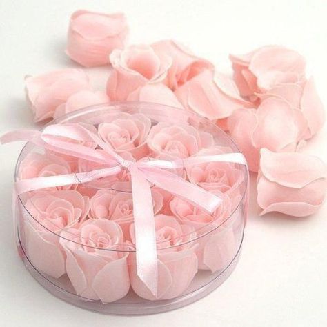 Săpunuri Handmade, Soap Carving, Soap Making Supplies, Homemade Soap Recipes, Clear Box, Rose Soap, Flower Soap, Soap Packaging, Rose Scented Products